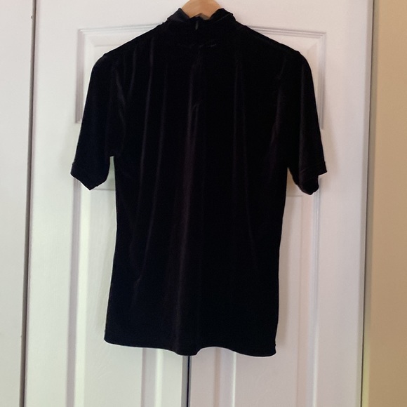 Hasting and Smith short sleeve velvet like turtleneck. - Picture 5 of 6